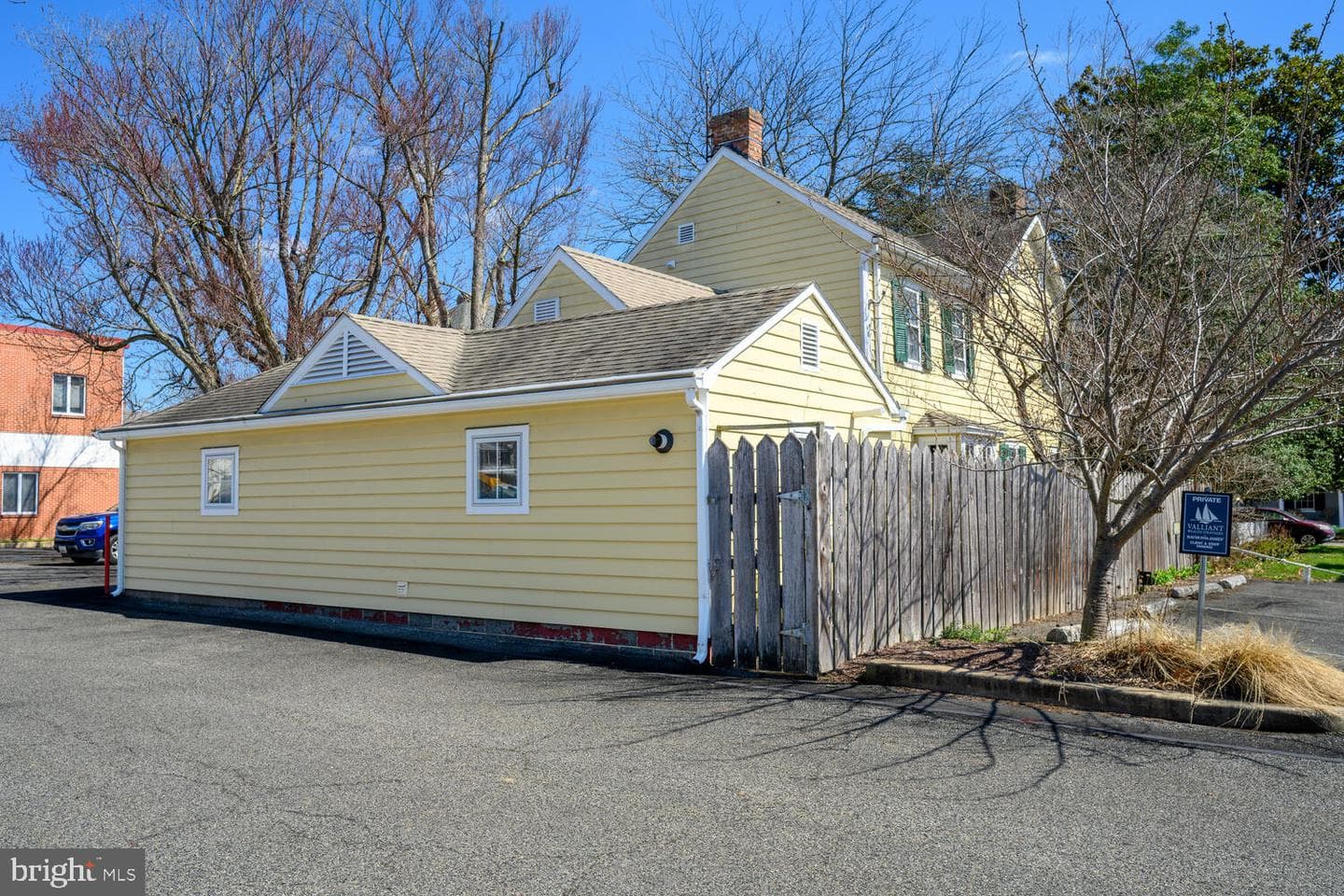 106 N Queen St photo 64