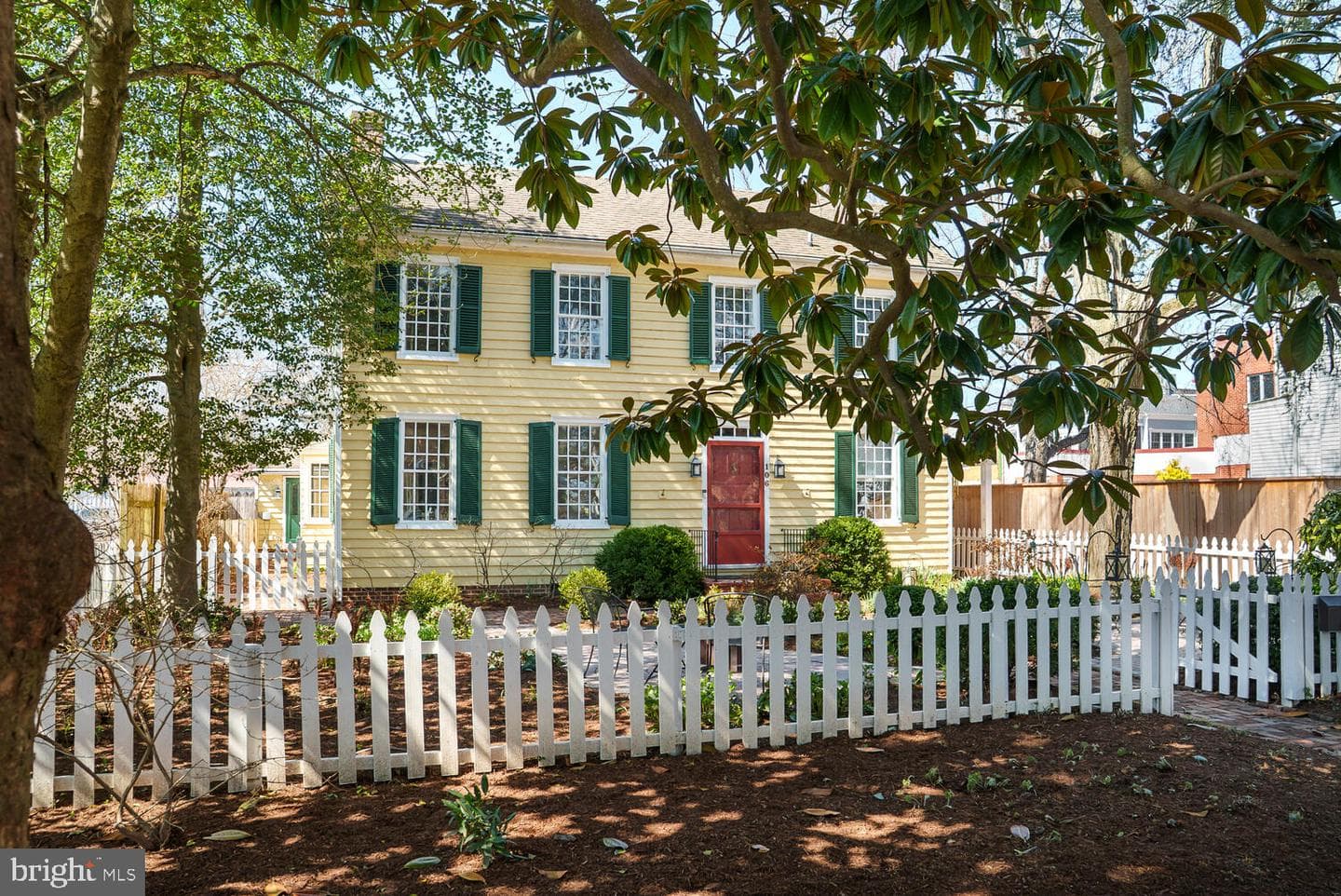 106 N Queen St photo 71