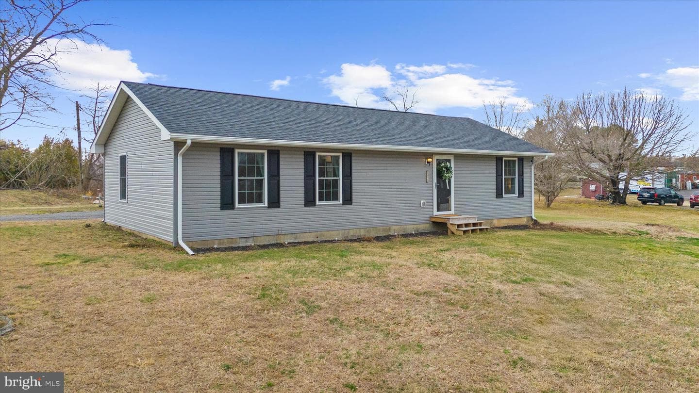 301 Lincoln Drive photo 2