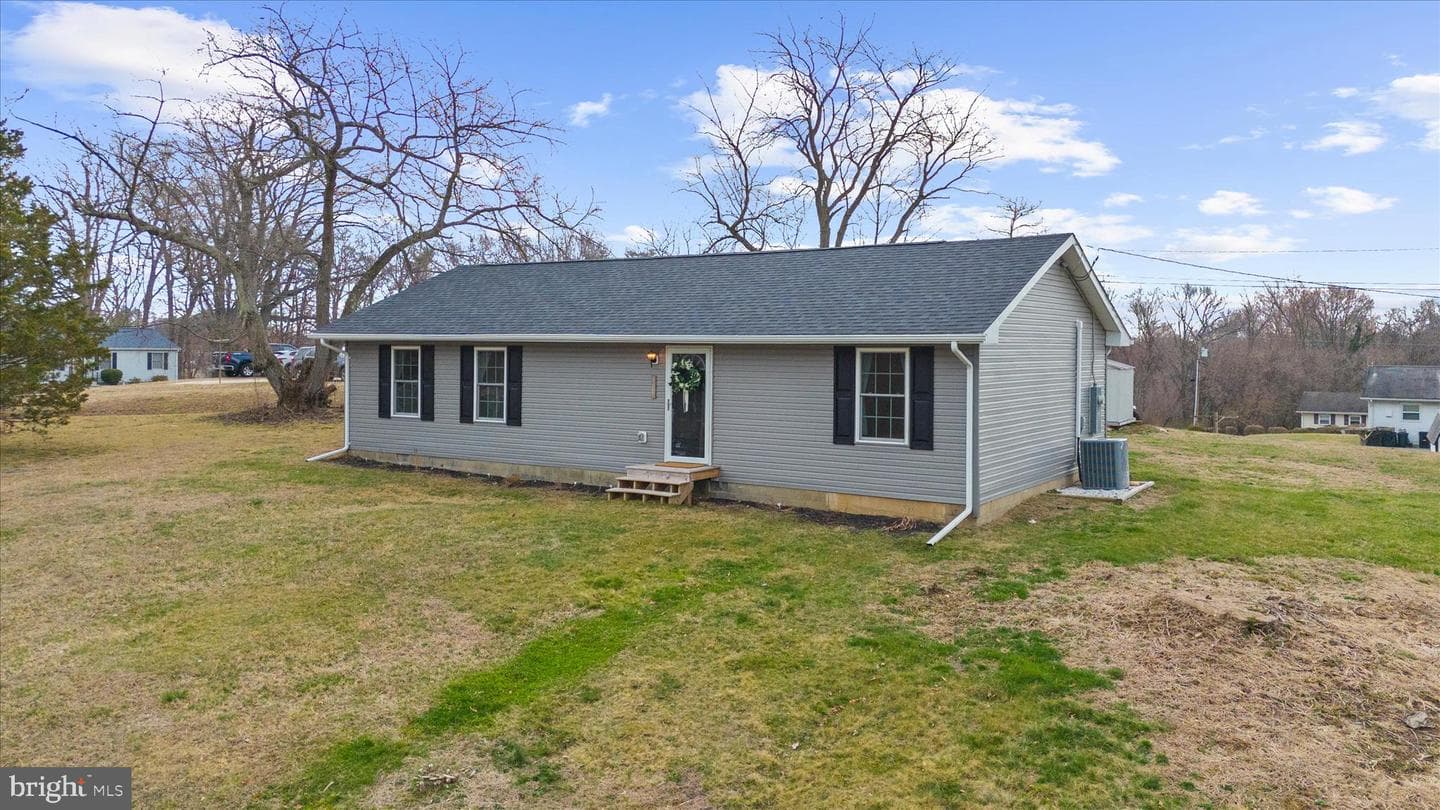 301 Lincoln Drive photo 3