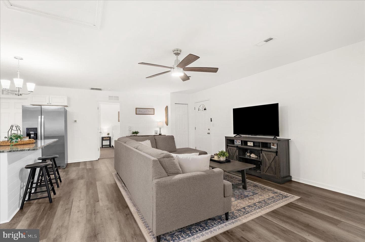 301 Lincoln Drive photo 8