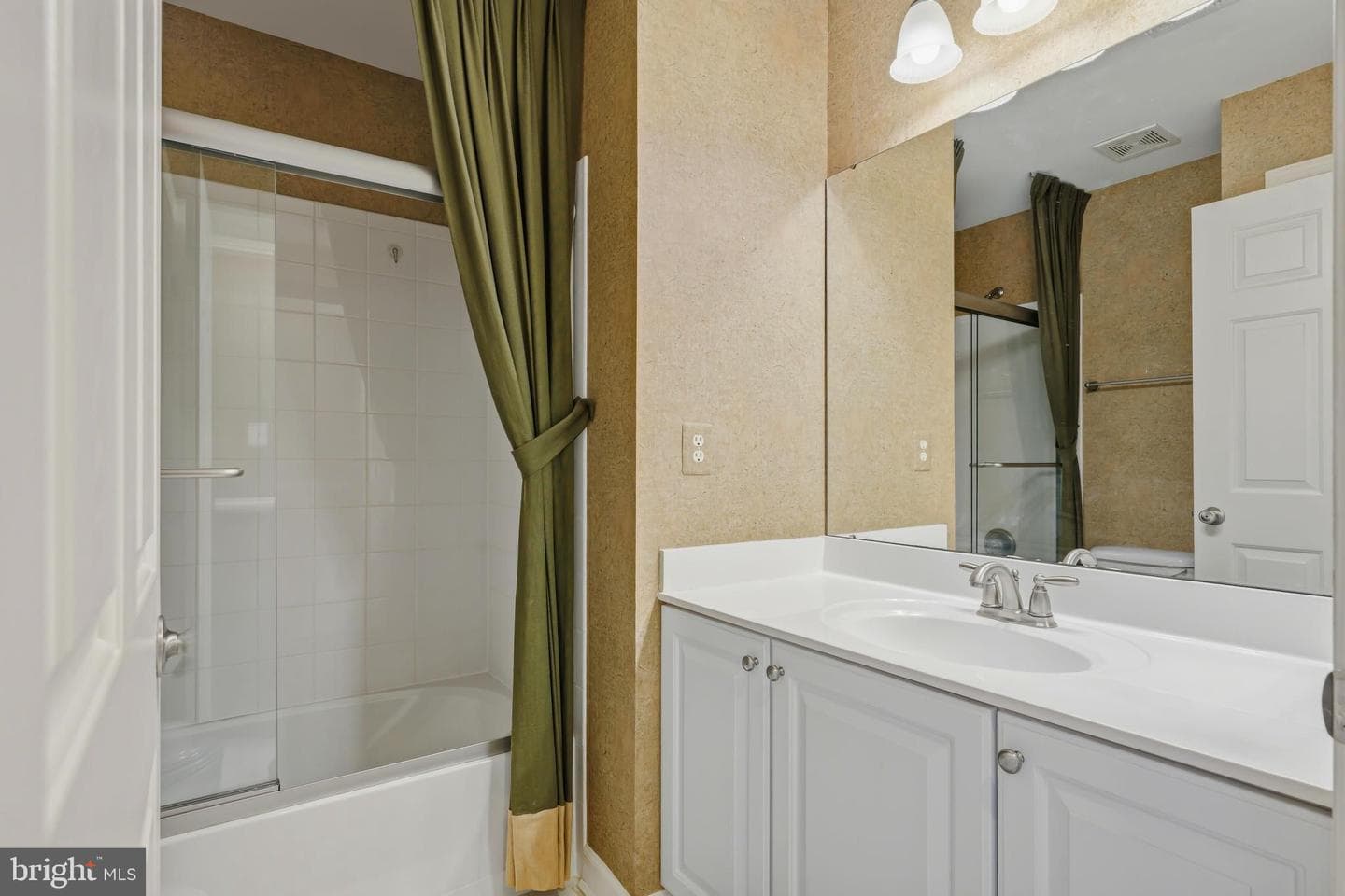 103 Sutton Way photo 44