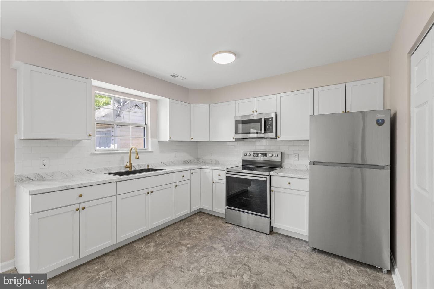 423 Calvert Street photo 13