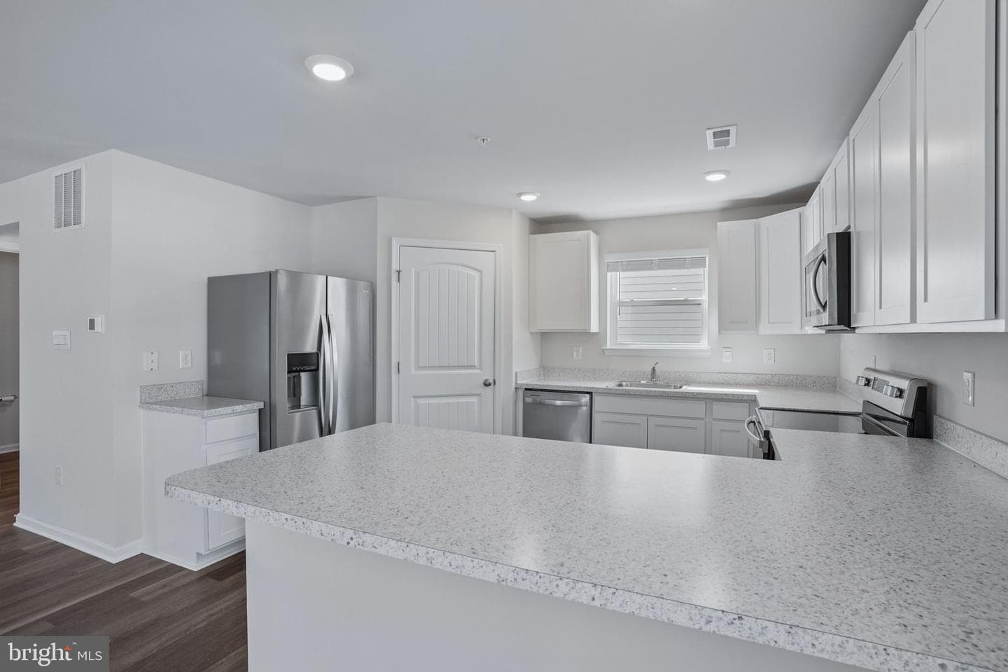 102 Flying Cloud Drive photo 25