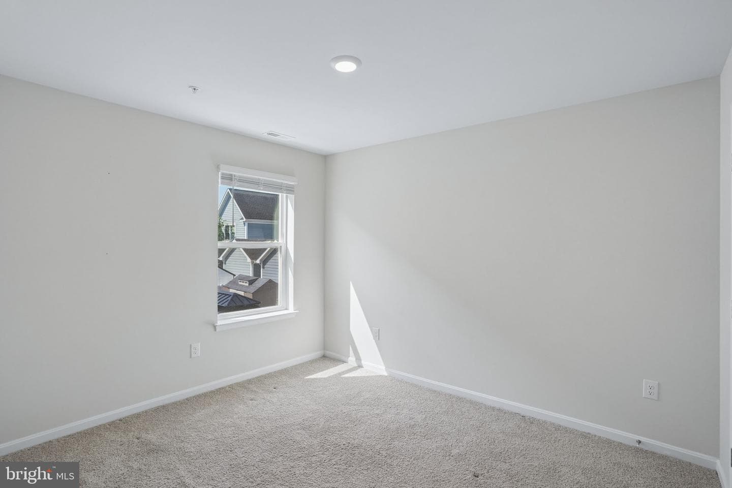 102 Flying Cloud Drive photo 34