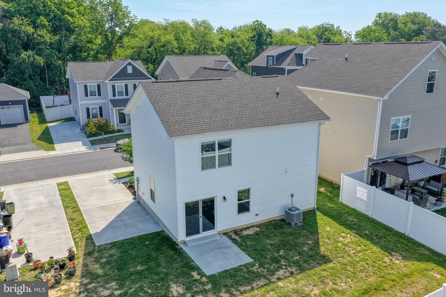 102 Flying Cloud Drive photo 6