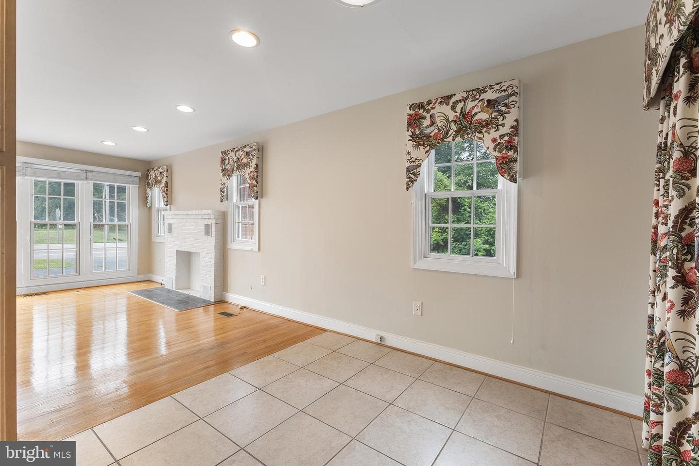 896 Washington Ave photo 11