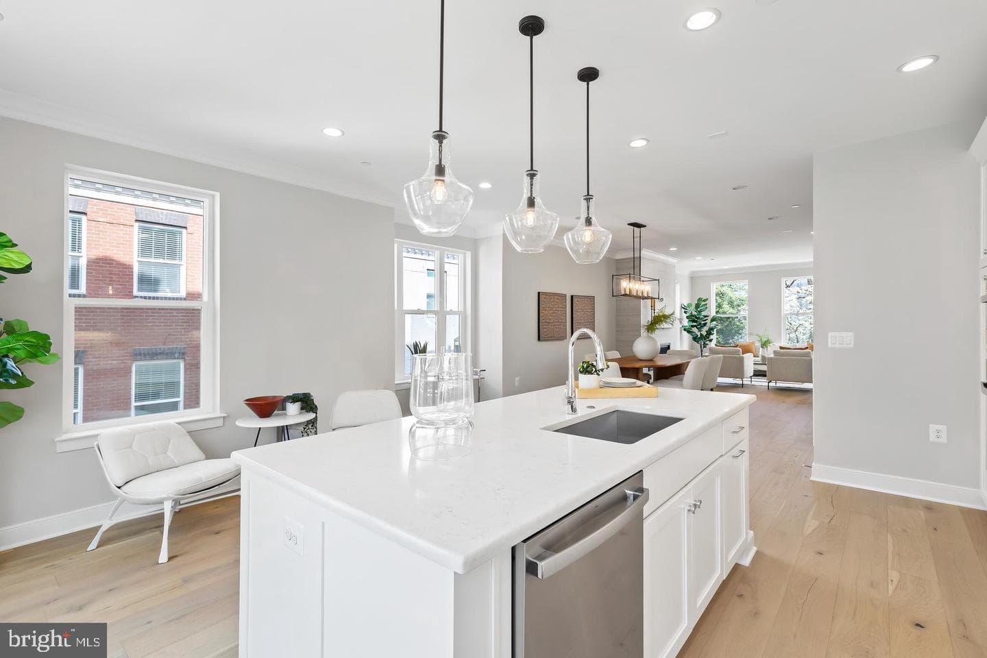10302 Grosvenor Place photo 11