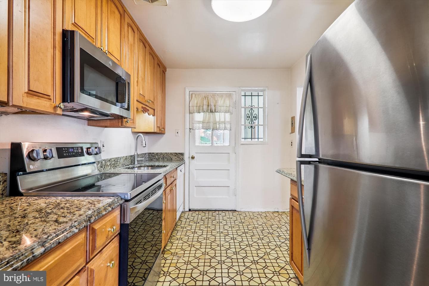 9507 Adelphi Road photo 15