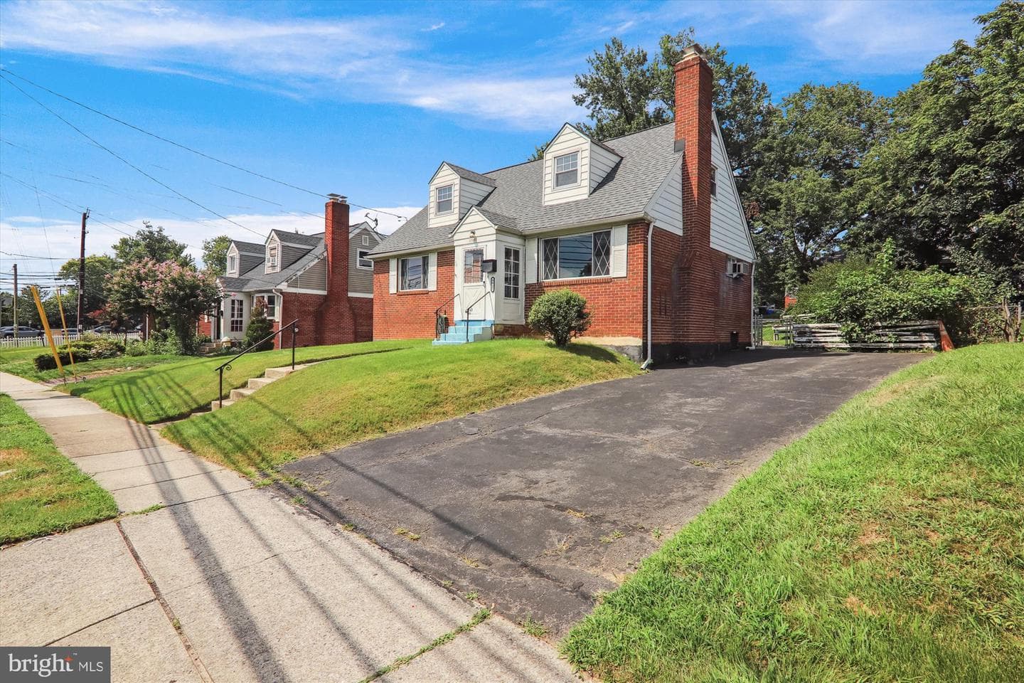 9507 Adelphi Road photo 2