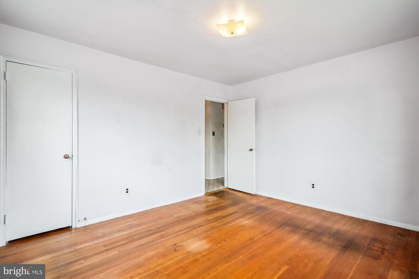 9507 Adelphi Road photo 20