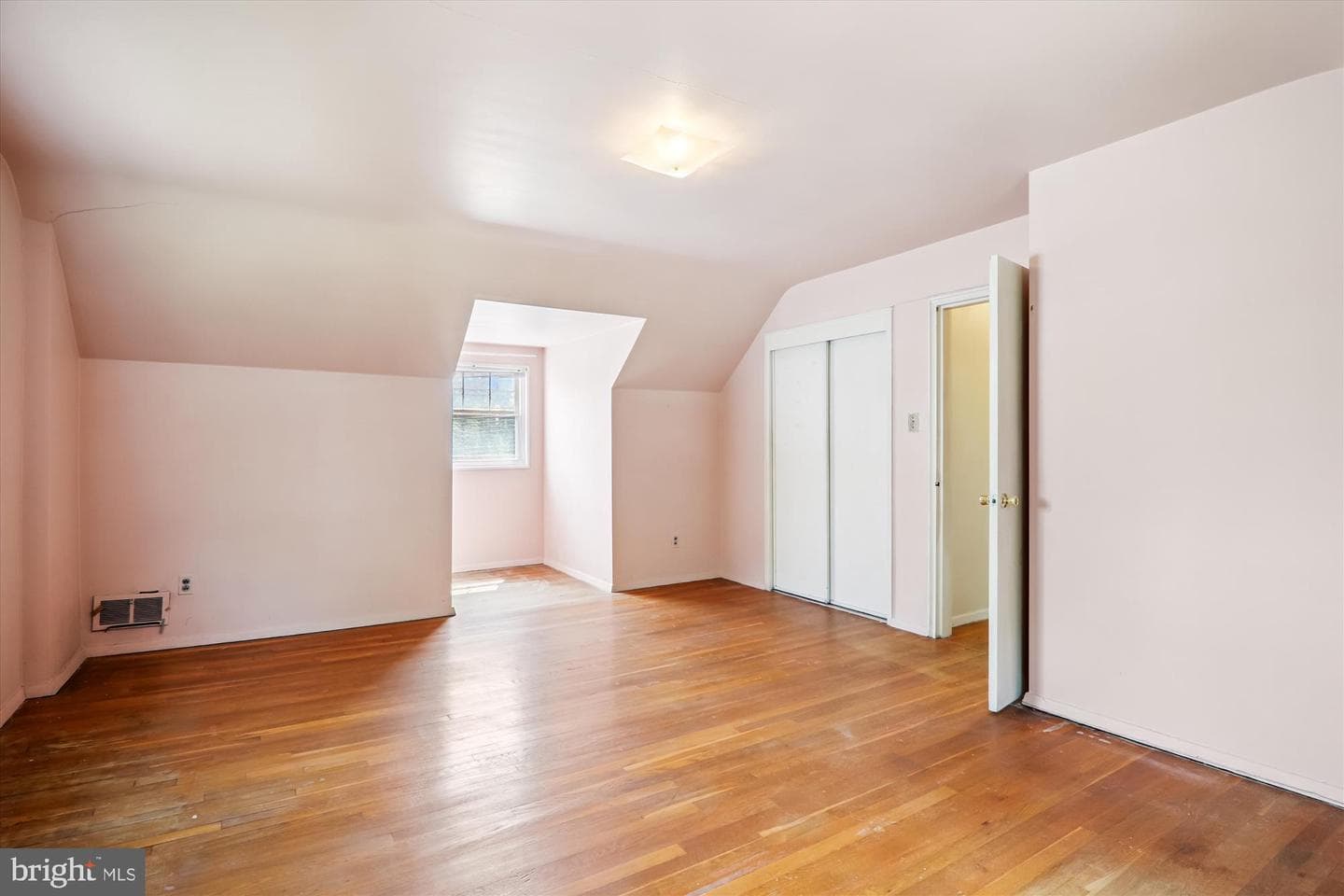 9507 Adelphi Road photo 30
