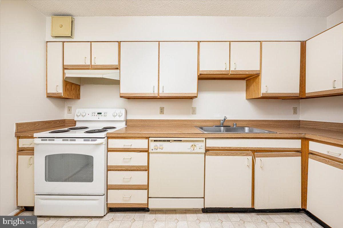 15101 Interlachen Drive #1-807 photo 22