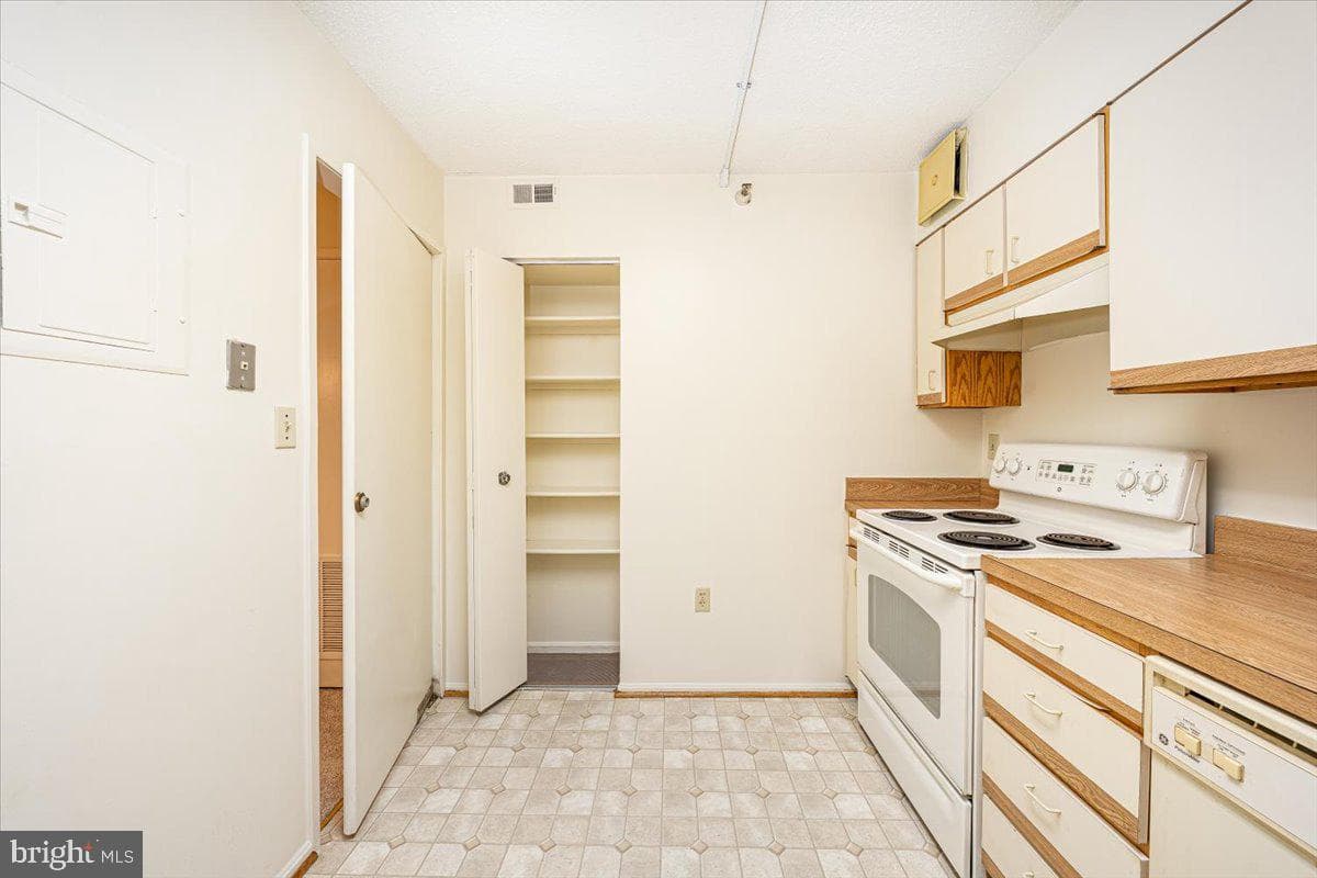 15101 Interlachen Drive #1-807 photo 24