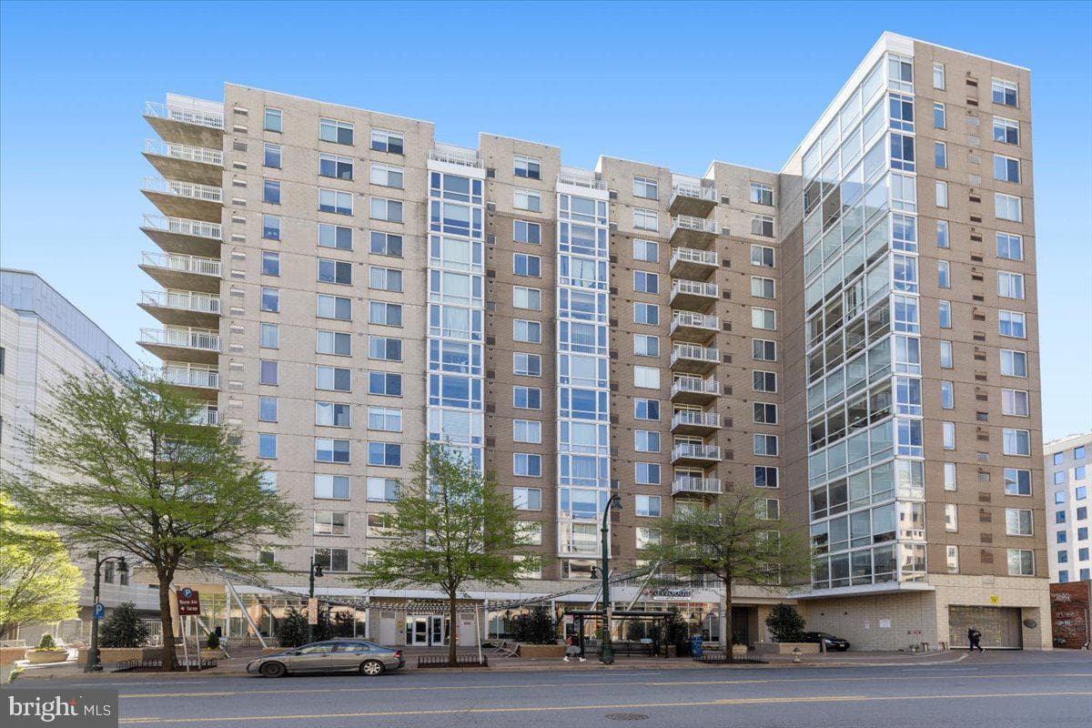 930 Wayne Avenue #907