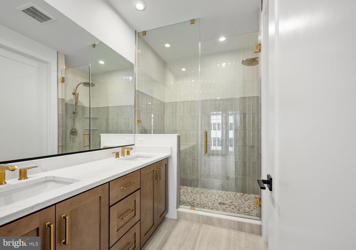 8610 Erdem Place photo 4