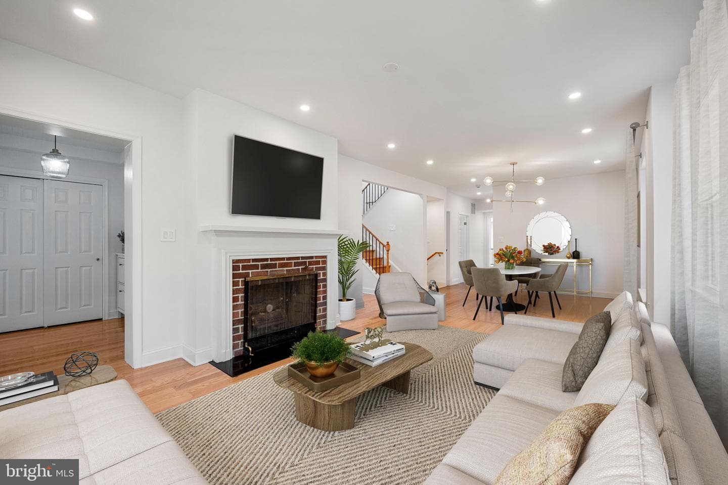 708 Hankin Street photo 4