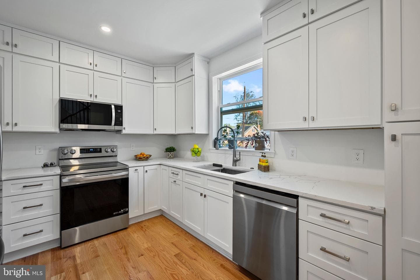 708 Hankin Street photo 8