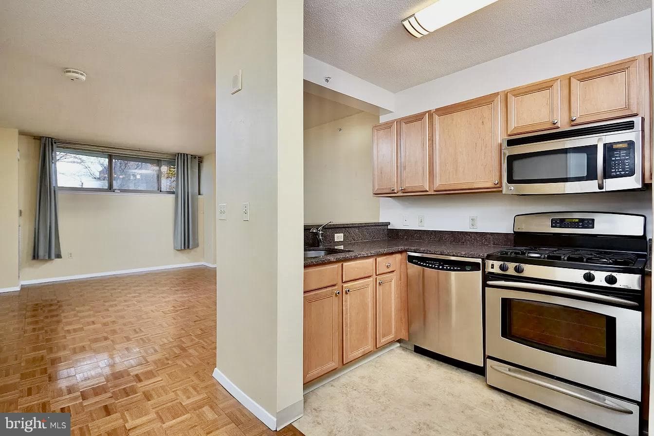 7111 Woodmont Avenue #103 photo 3
