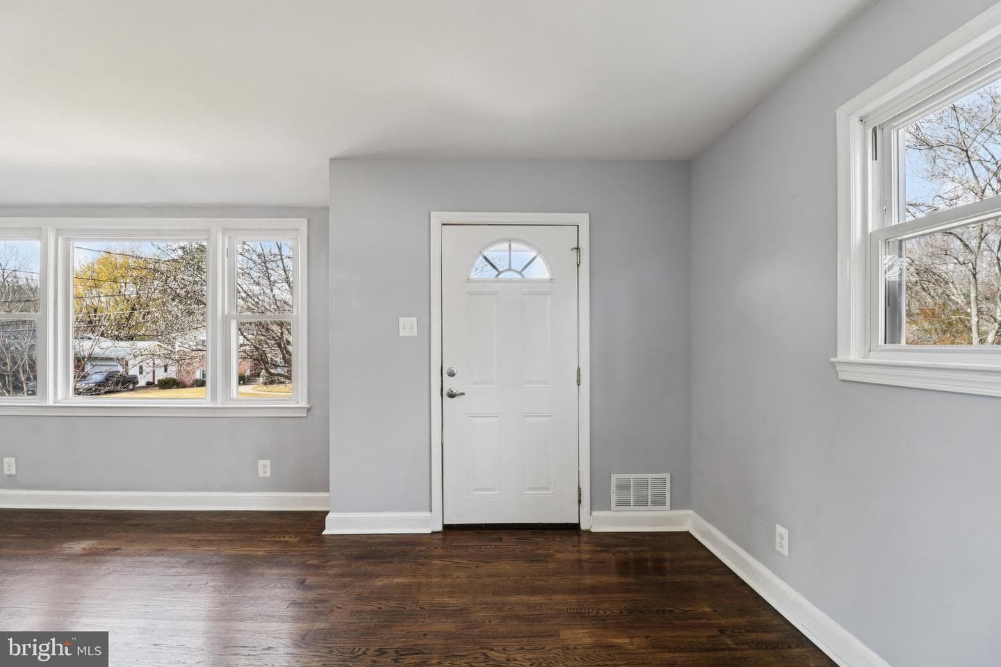 11515 Orebaugh Avenue photo 6