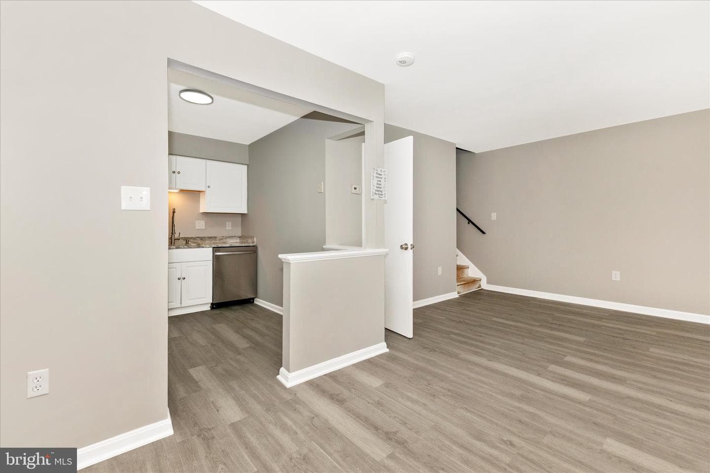 2861 Shepperton Terrace photo 13