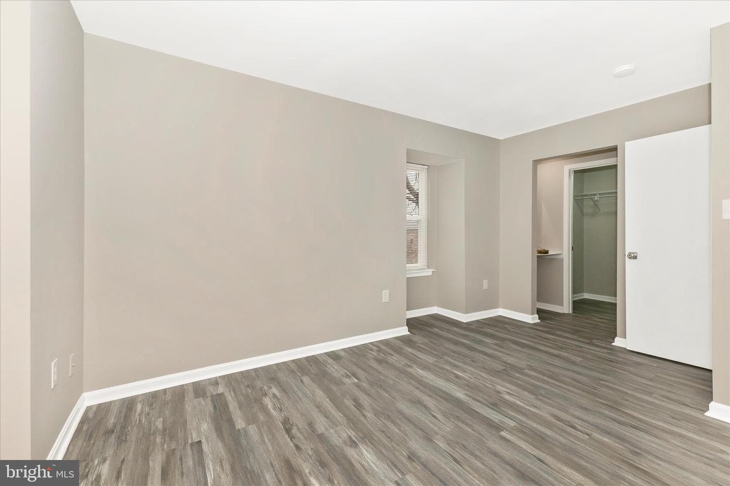 2861 Shepperton Terrace photo 24