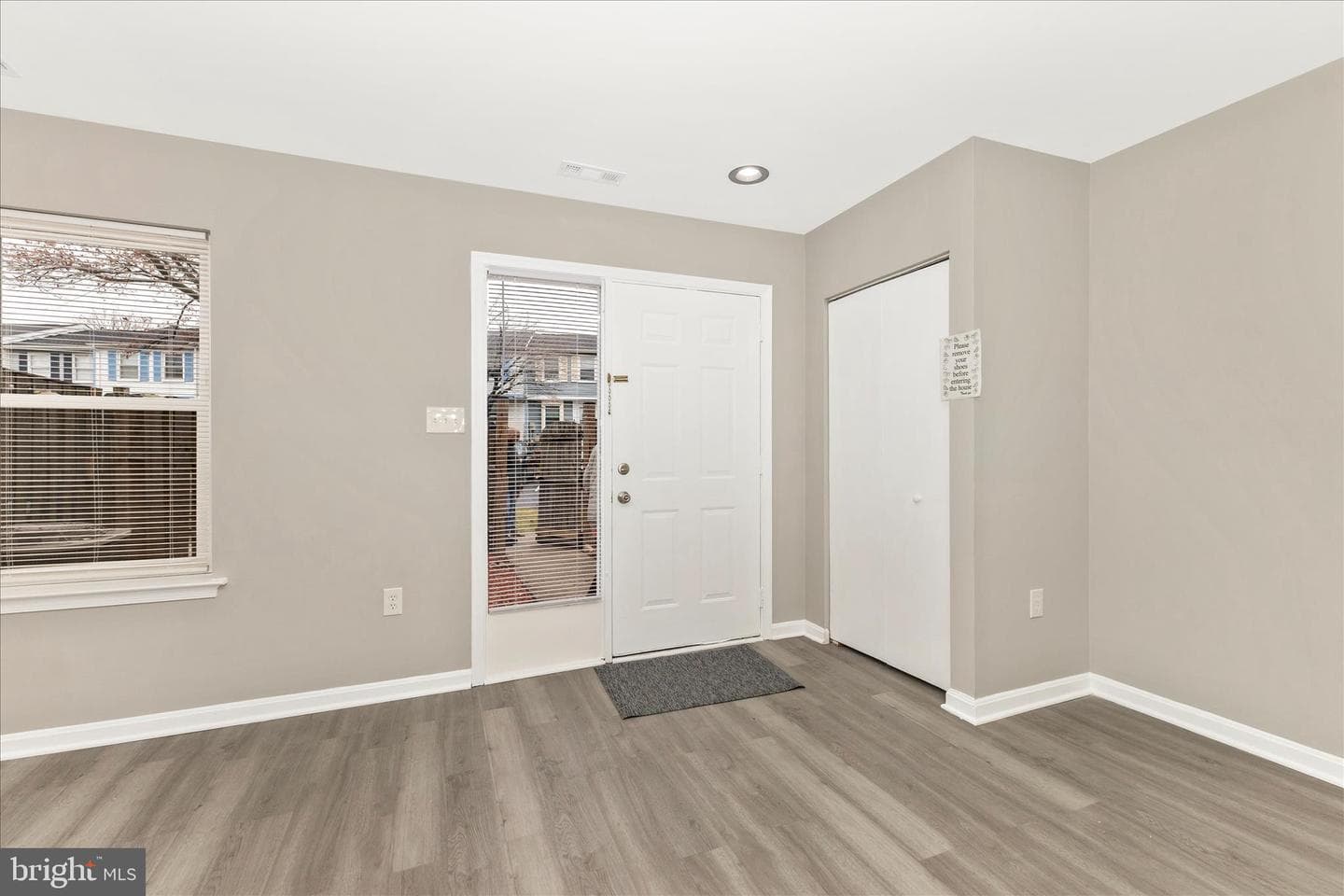 2861 Shepperton Terrace photo 3