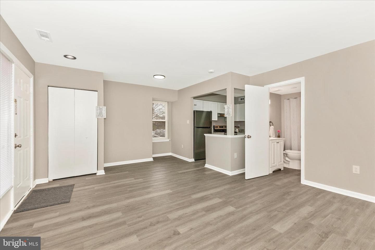 2861 Shepperton Terrace photo 5