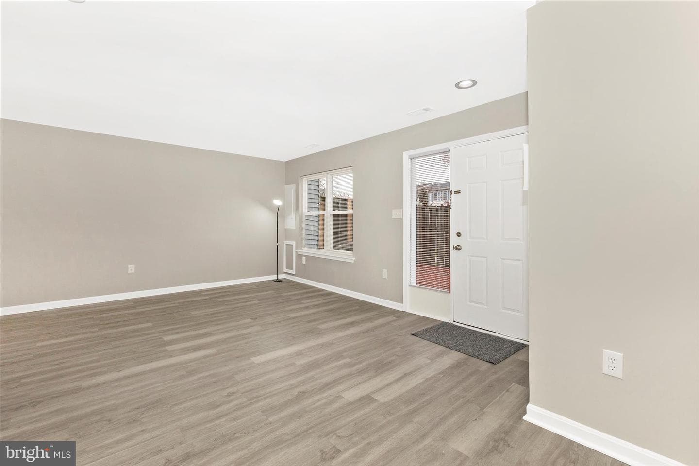 2861 Shepperton Terrace photo 8