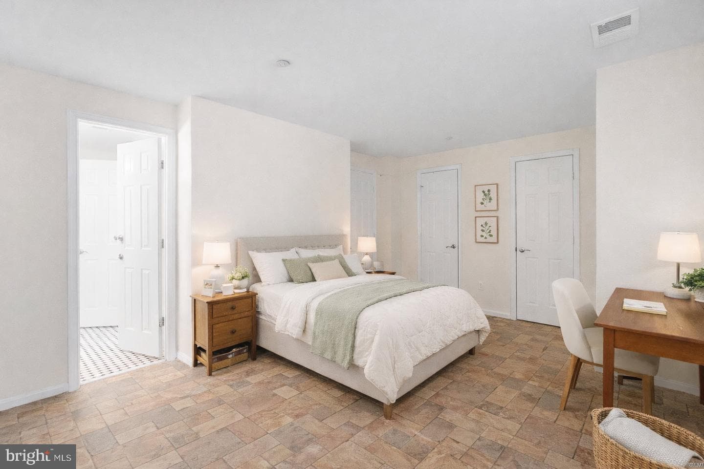 596 Chestertown Street photo 16