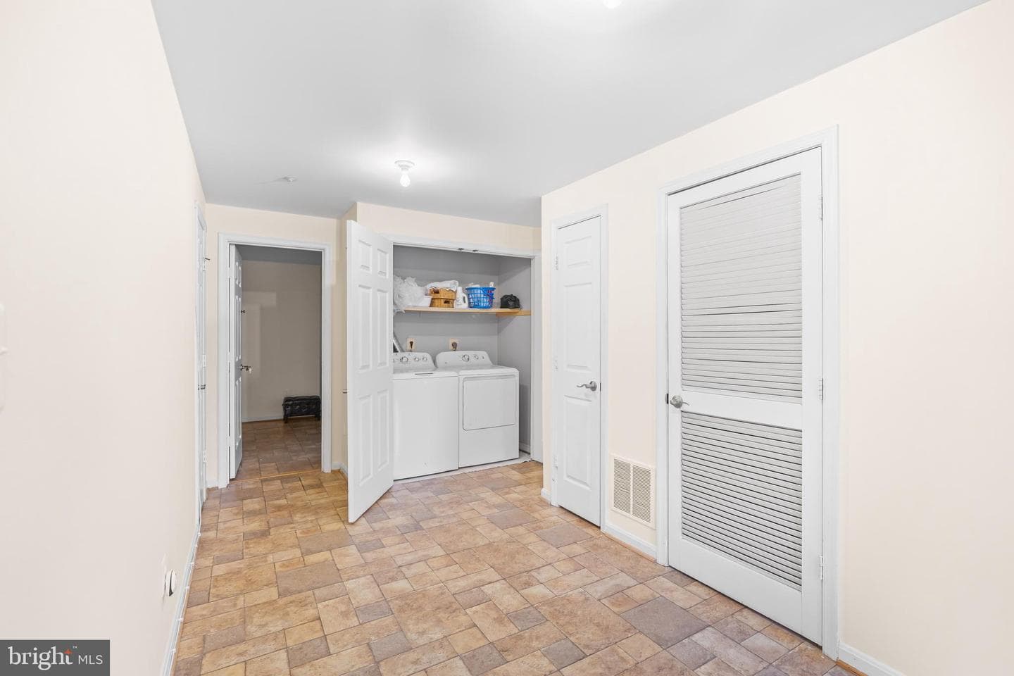 596 Chestertown Street photo 51
