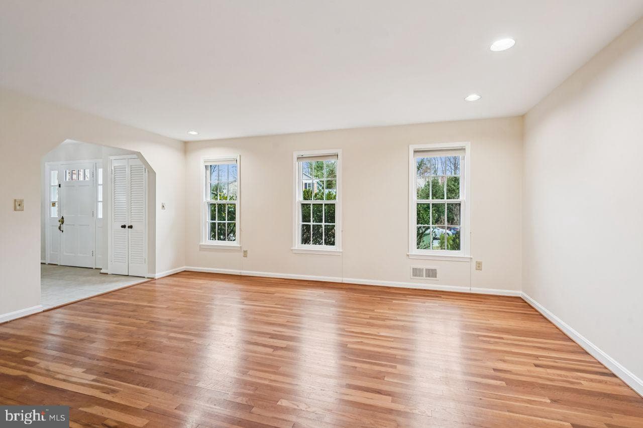 8020 Lakenheath Way photo 5