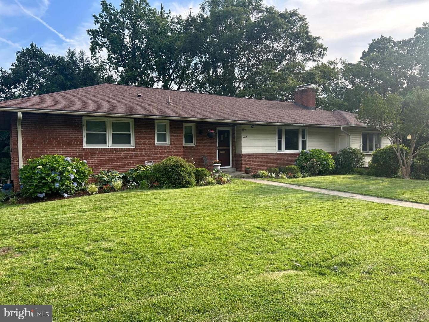 413 Southwest Drive photo 2