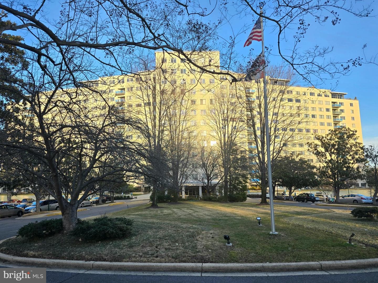 10201 Grosvenor Pl # 527, Rockville