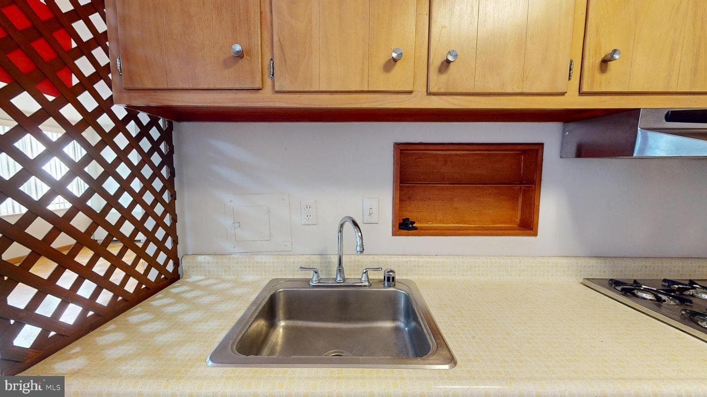 10201 Grosvenor Pl # 527 photo 15