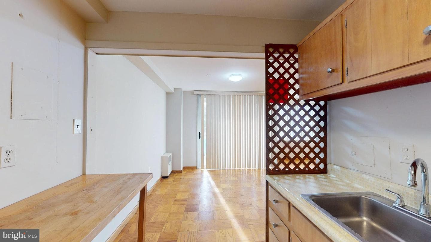 10201 Grosvenor Pl # 527 photo 16