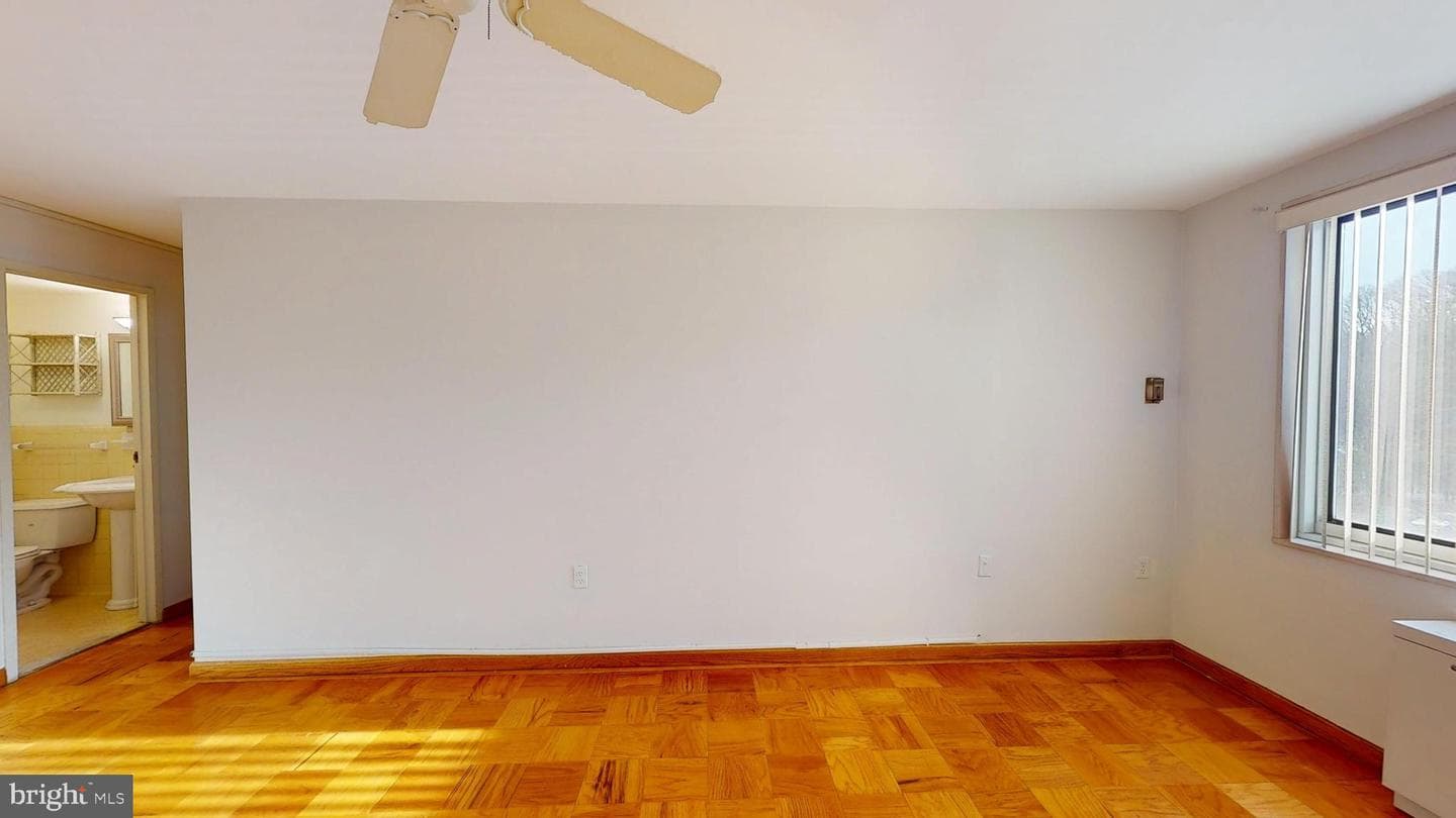 10201 Grosvenor Pl # 527 photo 29