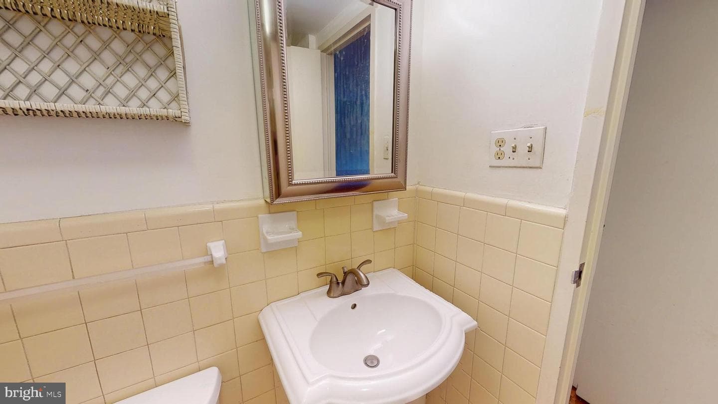 10201 Grosvenor Pl # 527 photo 34