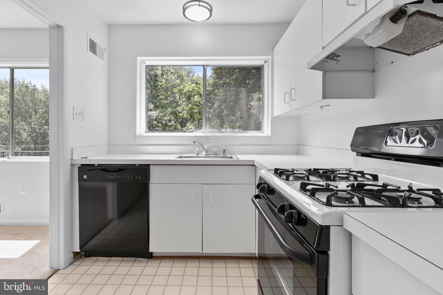 10626 Weymouth Street #204 photo 22