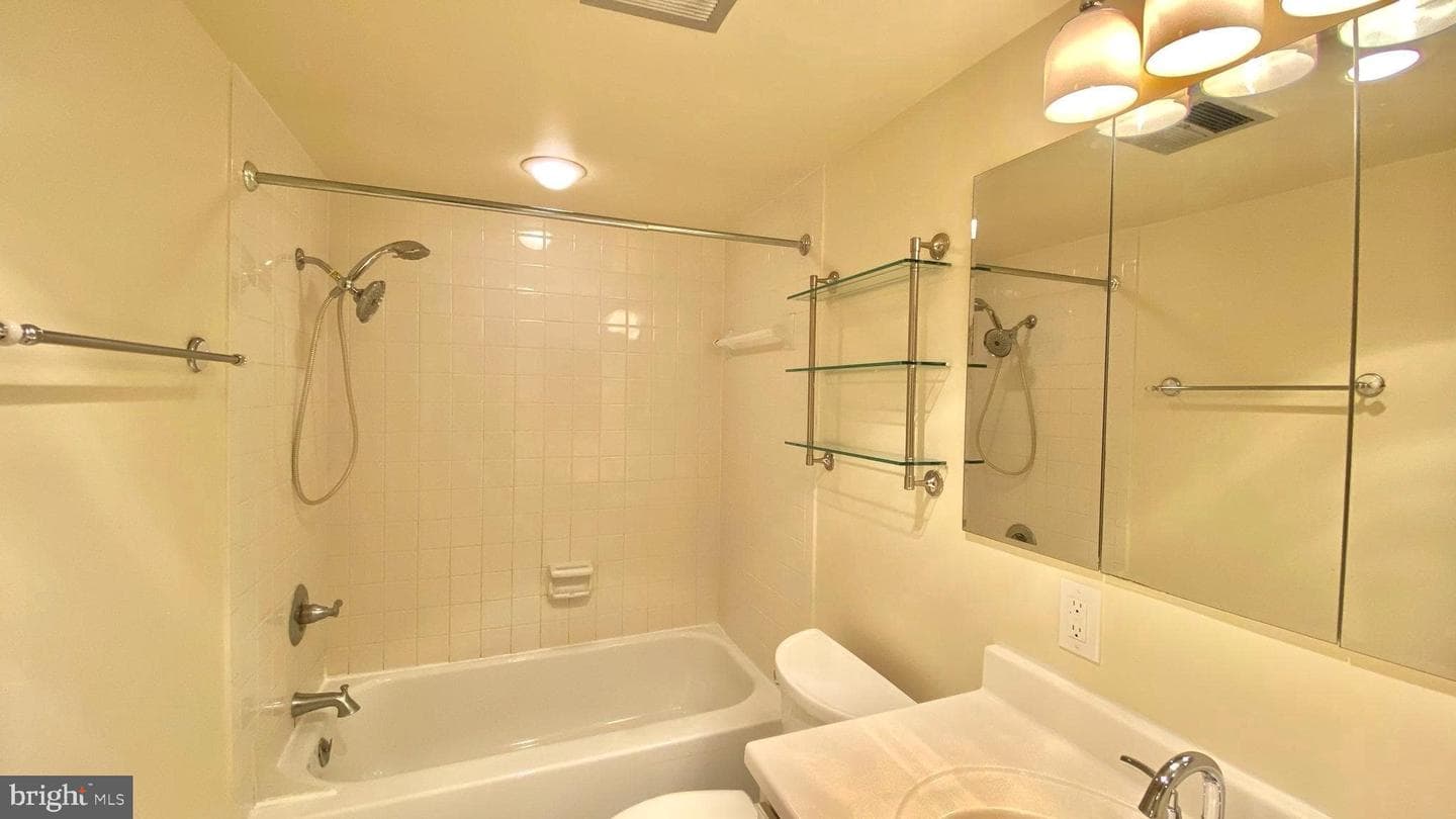 4601 N Park Ave #613 photo 16