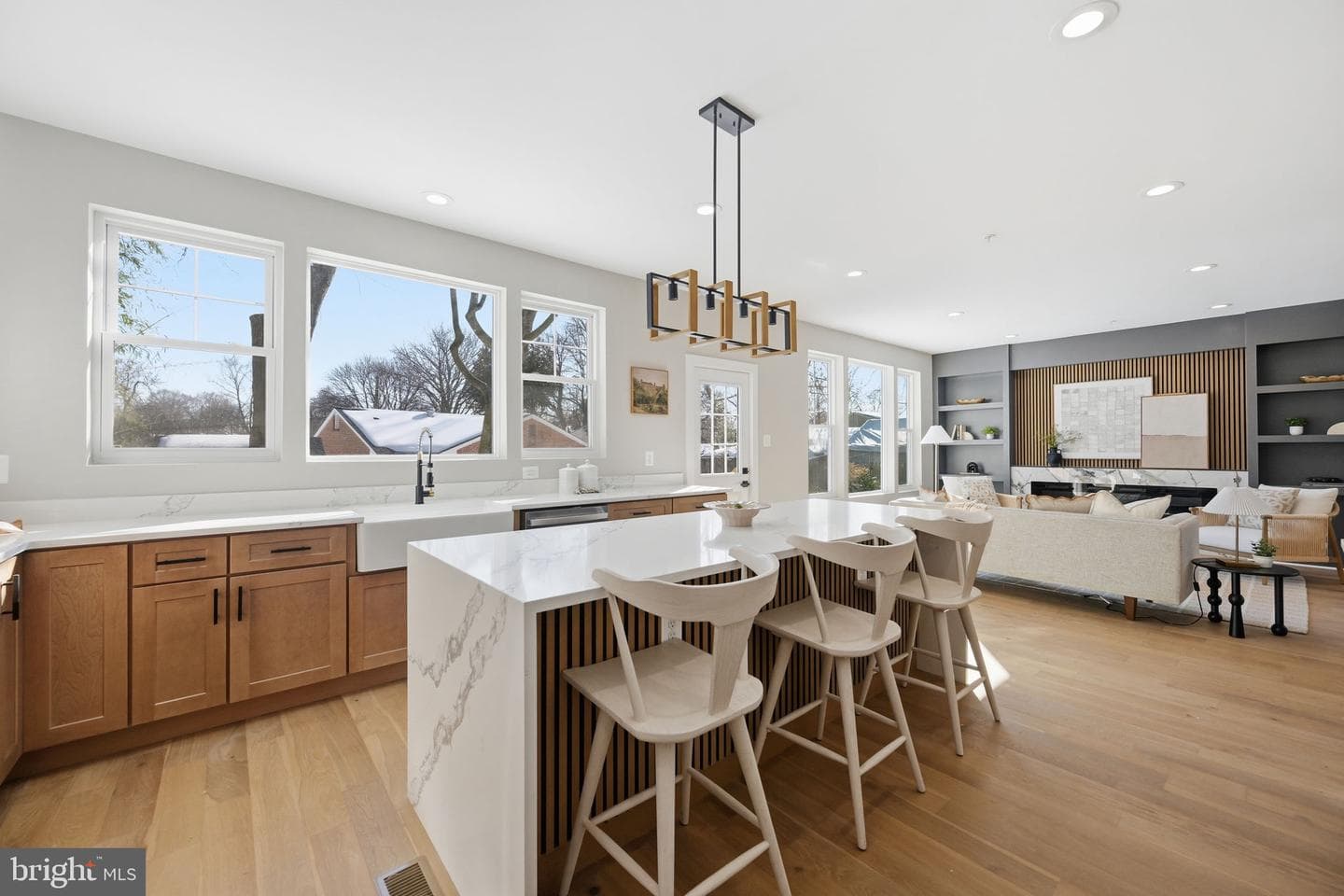 607 Burgundy Drive photo 3