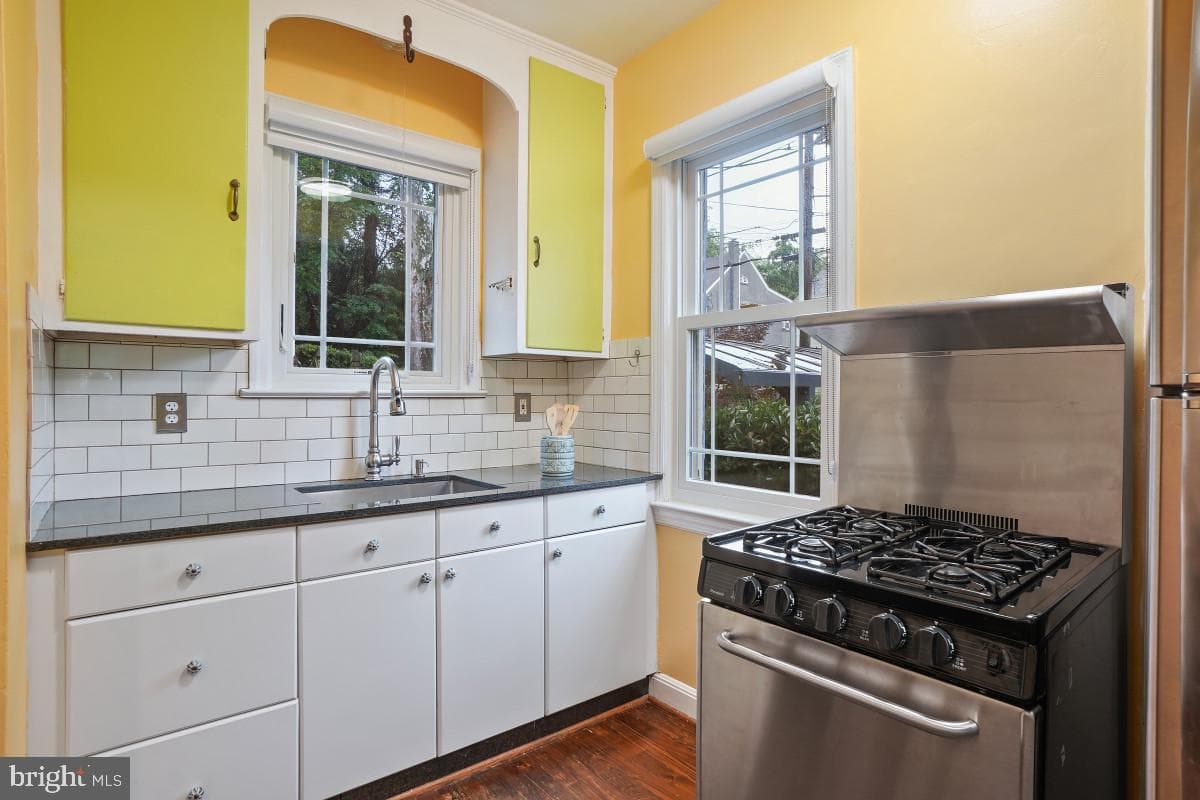 905 Erie Avenue photo 13