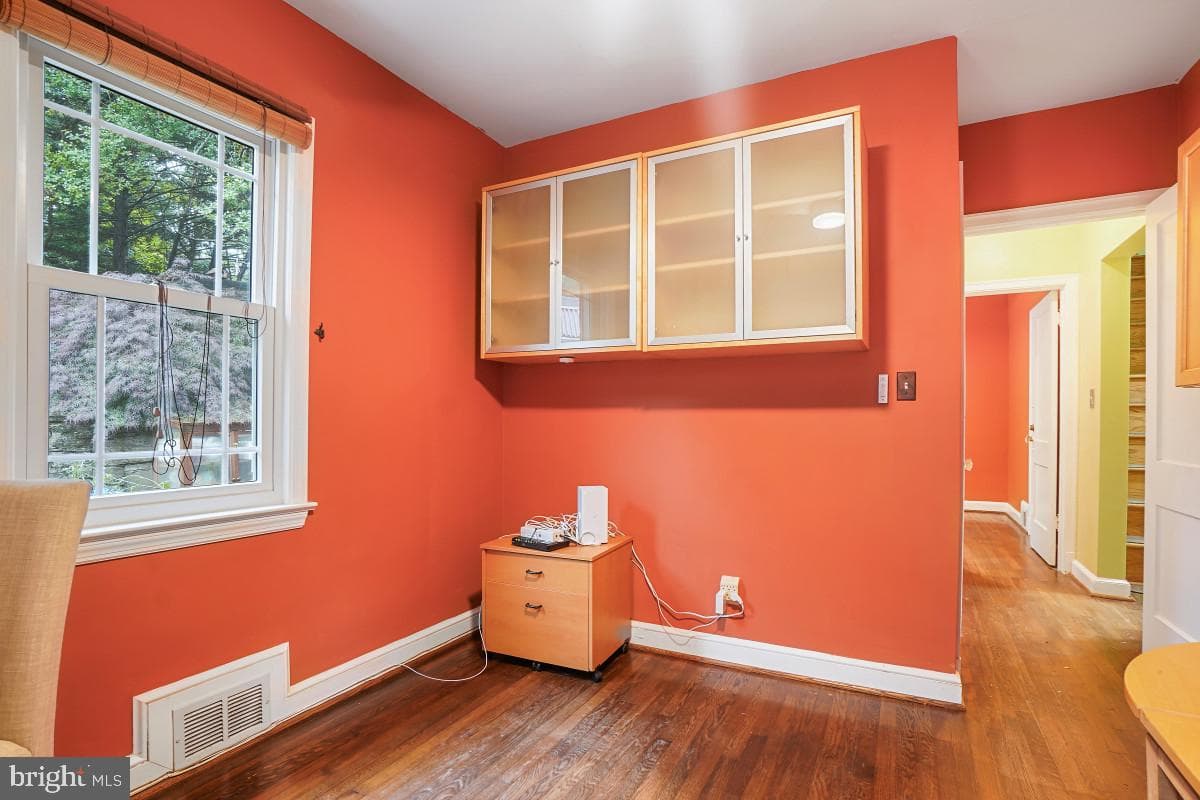 905 Erie Avenue photo 16