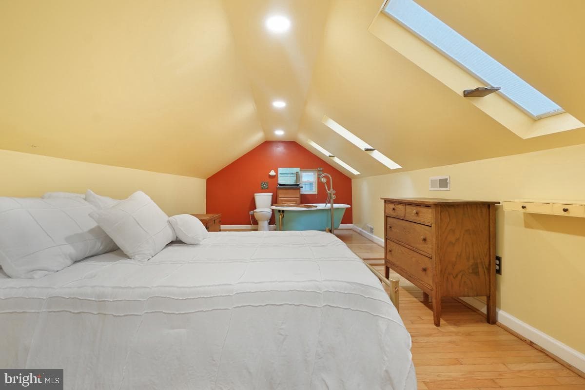 905 Erie Avenue photo 26