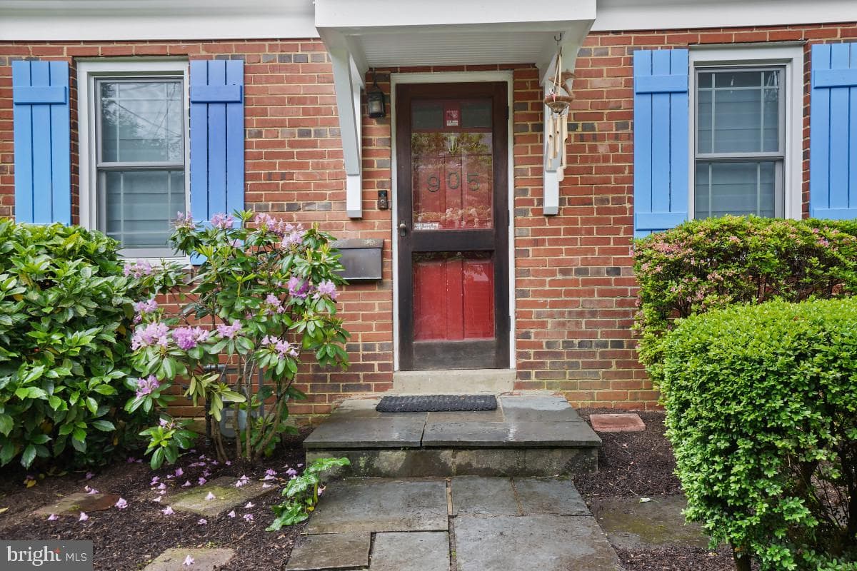 905 Erie Avenue photo 35