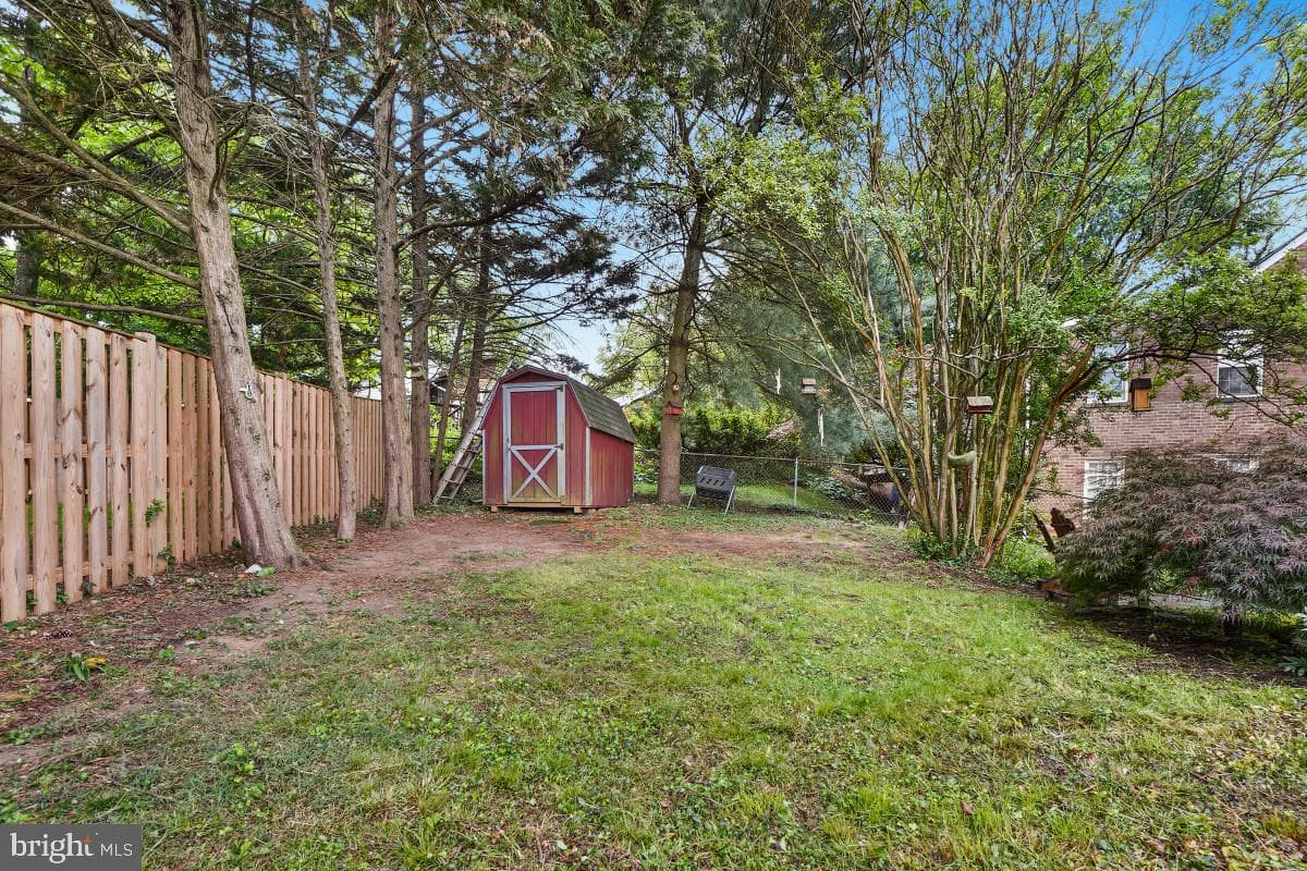 905 Erie Avenue photo 37