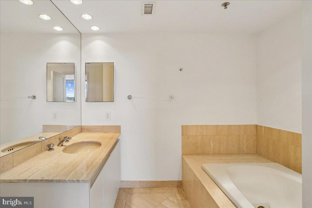 5600 Wisconsin Avenue #1303/1304 photo 47