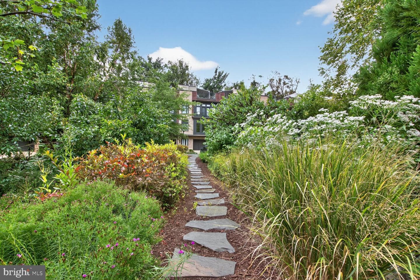 432 Barlow Place photo 3