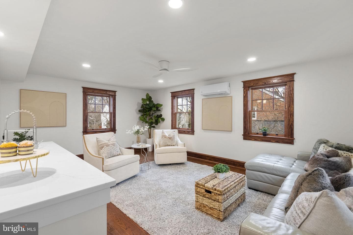 9403 Warren Street photo 17