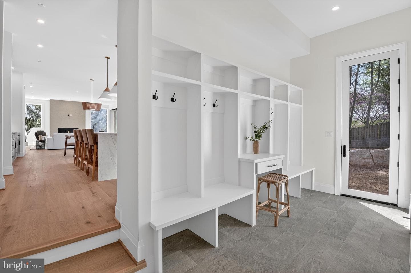 5011 Newport Avenue photo 22